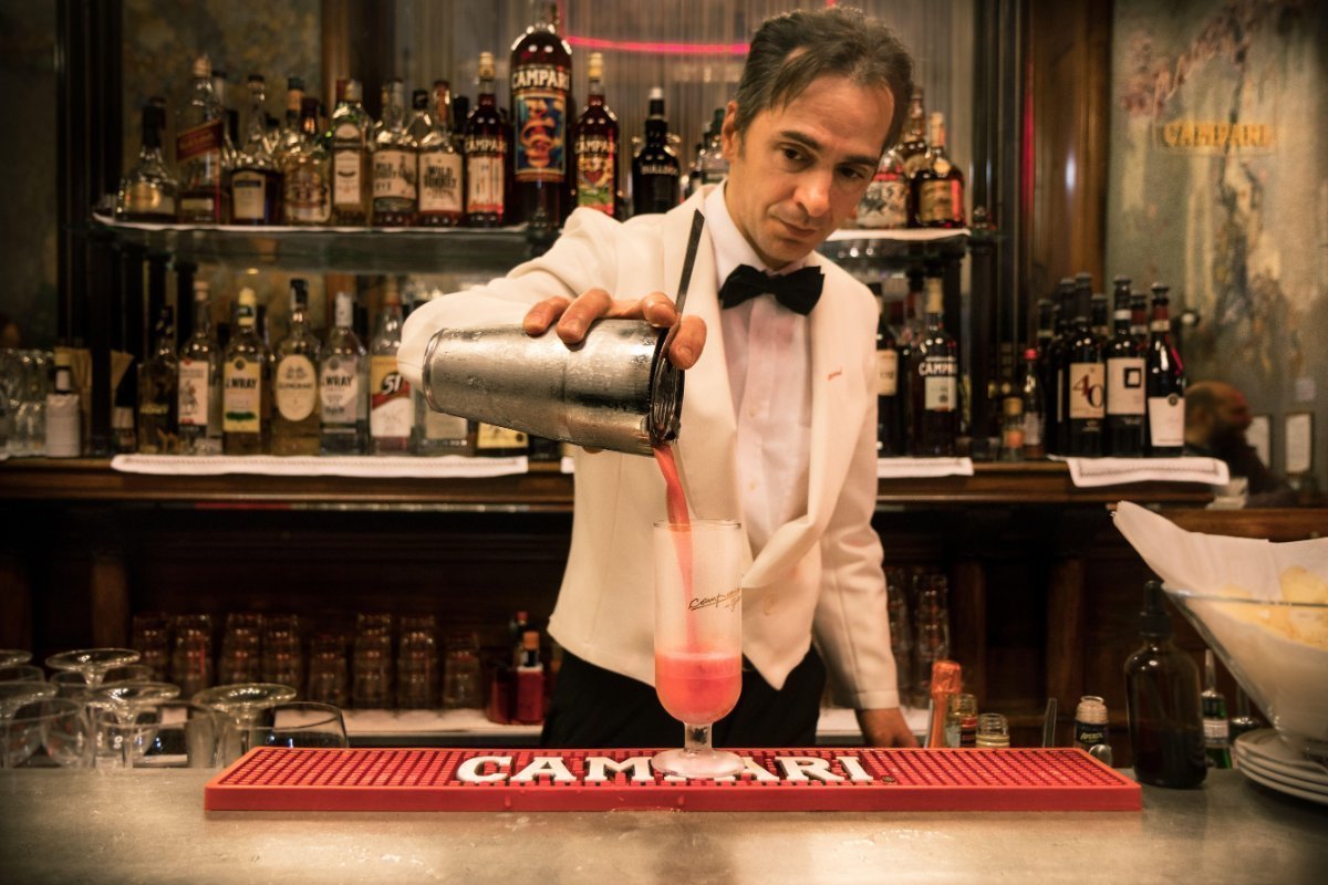 Cocktail waiter making a cocktail